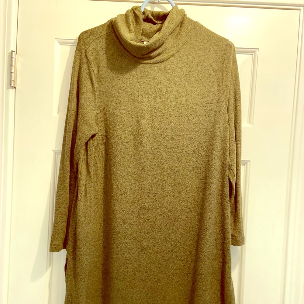 Soft turtleneck tunic